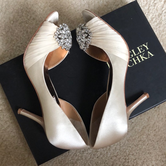 Badgley Mischka Pearson D'Orsay Pump - Picture 5 of 7